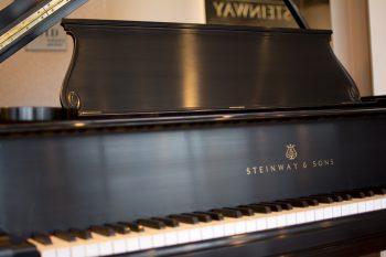 Steinway & Sons O